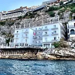 Admiral Hotel