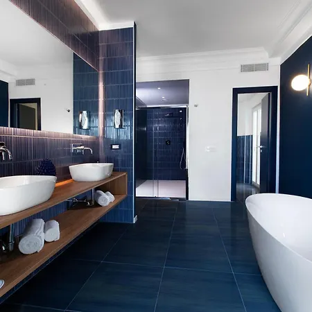 Admiral Hotel 4*